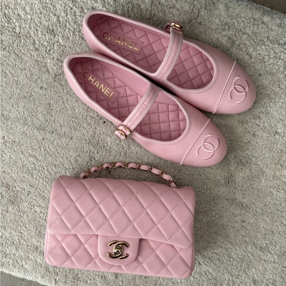 CHANEL π€ 24S Light Pink Lambskin Mini Classic Flap Bag - Picture 3 of 16